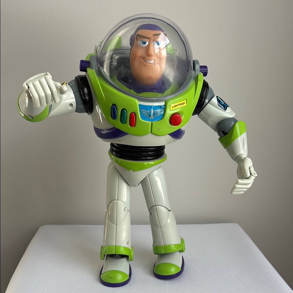 Buzz Lightyear Action Figure - Picture 10 of 15